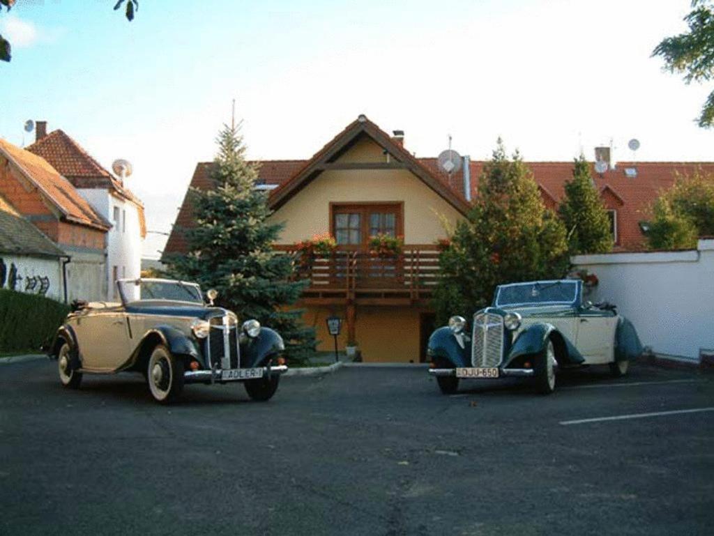 Adler Panzio Hotel Budaörs Exterior foto